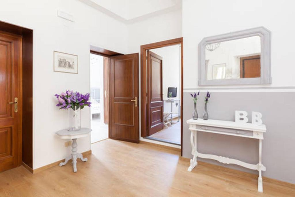 Monti Bed & Breakfast | Domus Merulana Bed and Breakfast