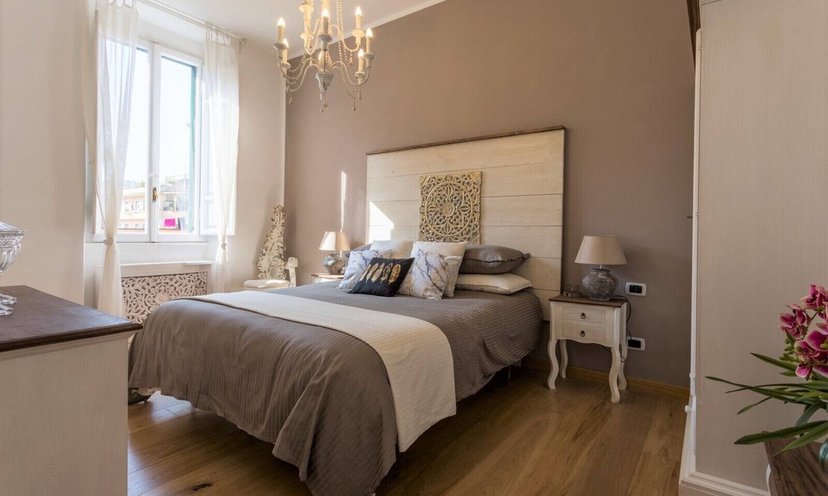 Vatican Apartment | Doria Apt near St. Peter and Metro A, with WI-fi and AC.