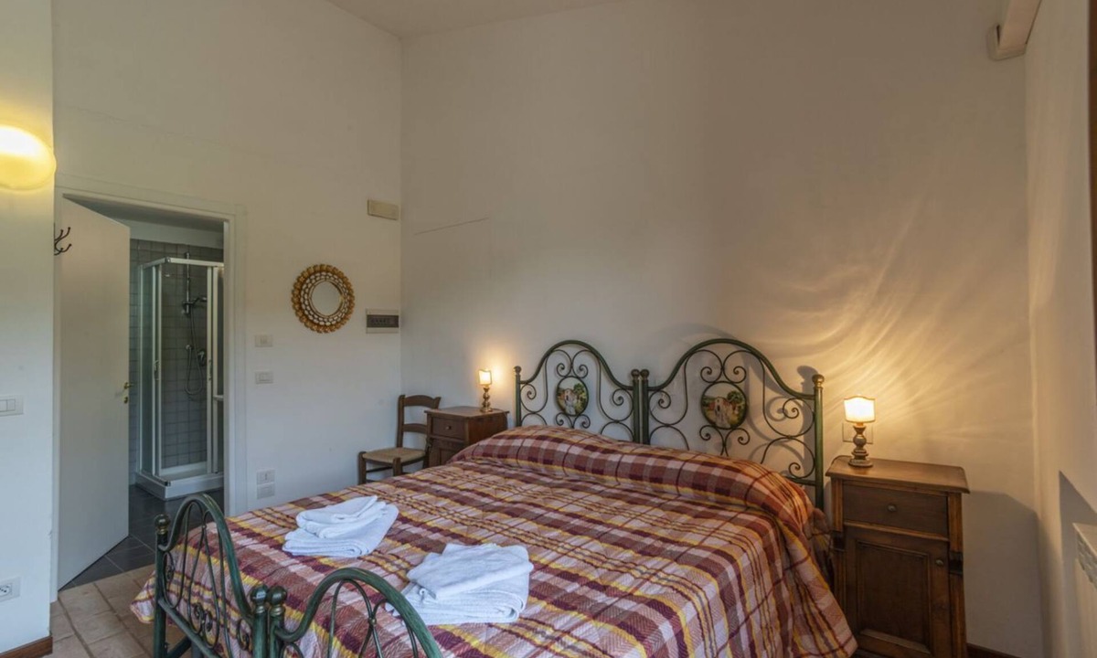 Magione Apartment | Double bedroom Oliveto