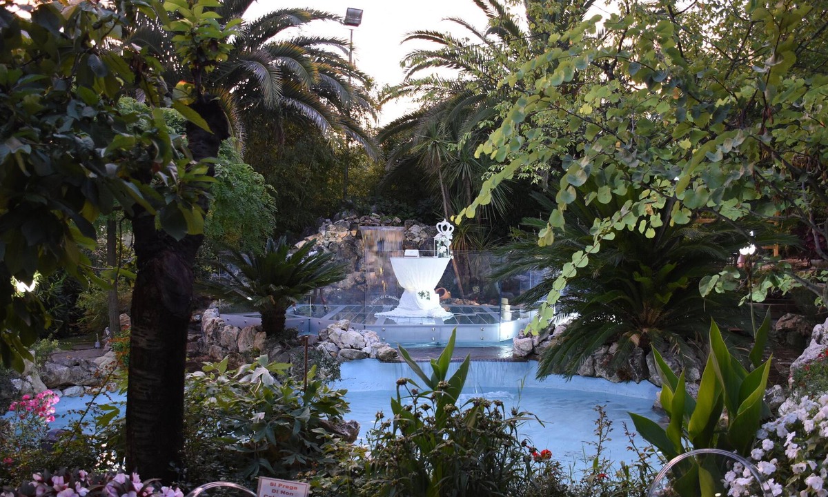 Sant'Elia Fiumerapido Bed & Breakfast | Double room in Villa Des Reves - surrounded by greenery near Montecassino