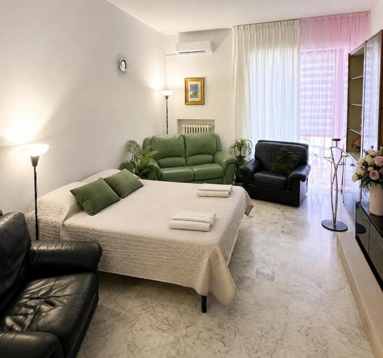 Pineta House | Double Room with Private Bathroom 6 Minutes from the Sea