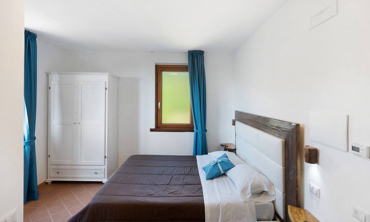 Serramezzana Apartment | 'Elea' Room with Sea View, Wi-Fi and Air Conditioning