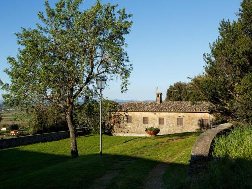 Riccio House | Elegant 2-Bedroom Holiday Home in Tuscan