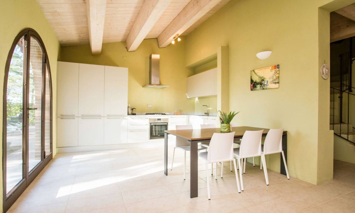 Trequanda Villa | Elegant and spacious two-storey villa of 156 m2 composed of a large living room, kitchen complete with dishwasher, microwave oven, electric oven, coffee machine, kettle, fridge and freezer.Indoor and outdoor dining area, a master double bedroom with priv