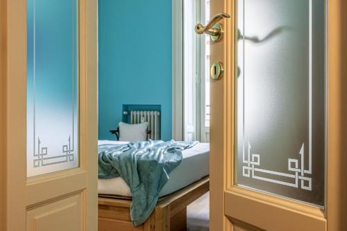 Loreto Apartment | Elegant Apartment with Parking - Central Station