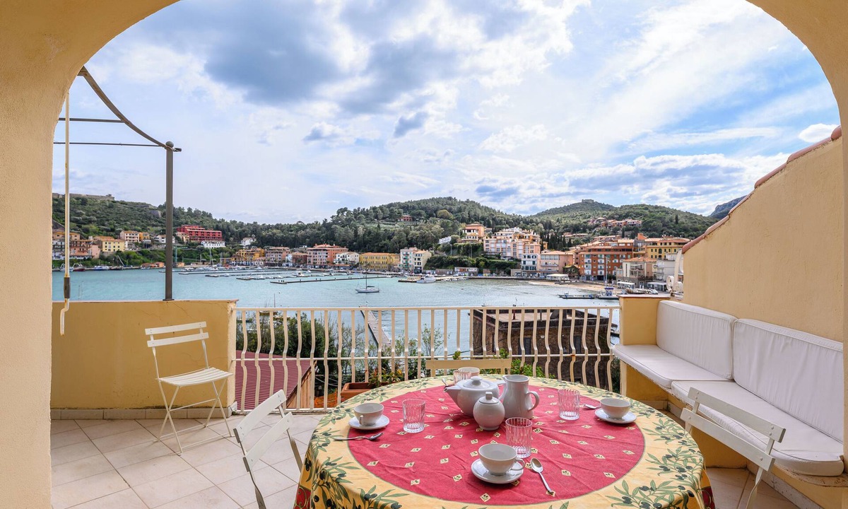 Porto Ercole House | Elegant Overlooking the Sea - By LinkHouses