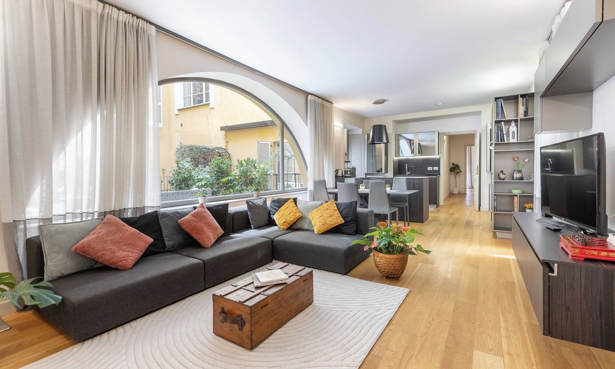 Historic Centre Apartment | Elegant & Quiet 200 sqm | Terrace | Private Jacuzzi | City center