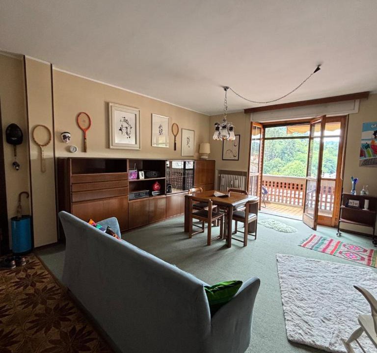 Trivero Apartment | Elegant Retro Flat 3 Bedrooms near Oasis Zegna