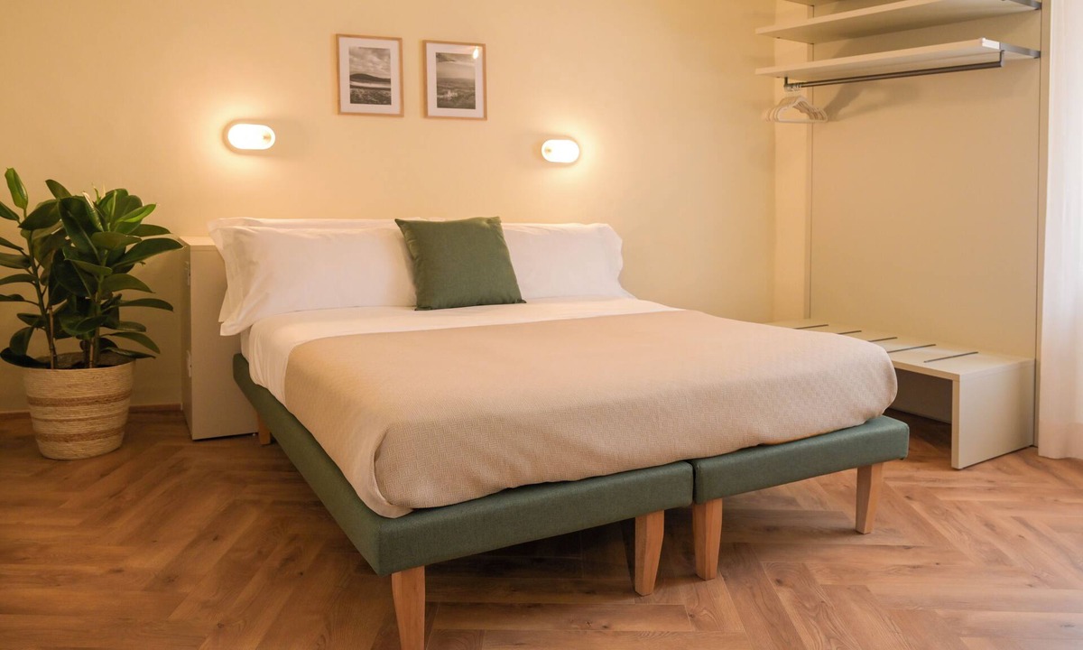 Foligno Bed & Breakfast | Elegante Camera Panoramica in Centro a Foligno, Vicino a Stazione e Caserma