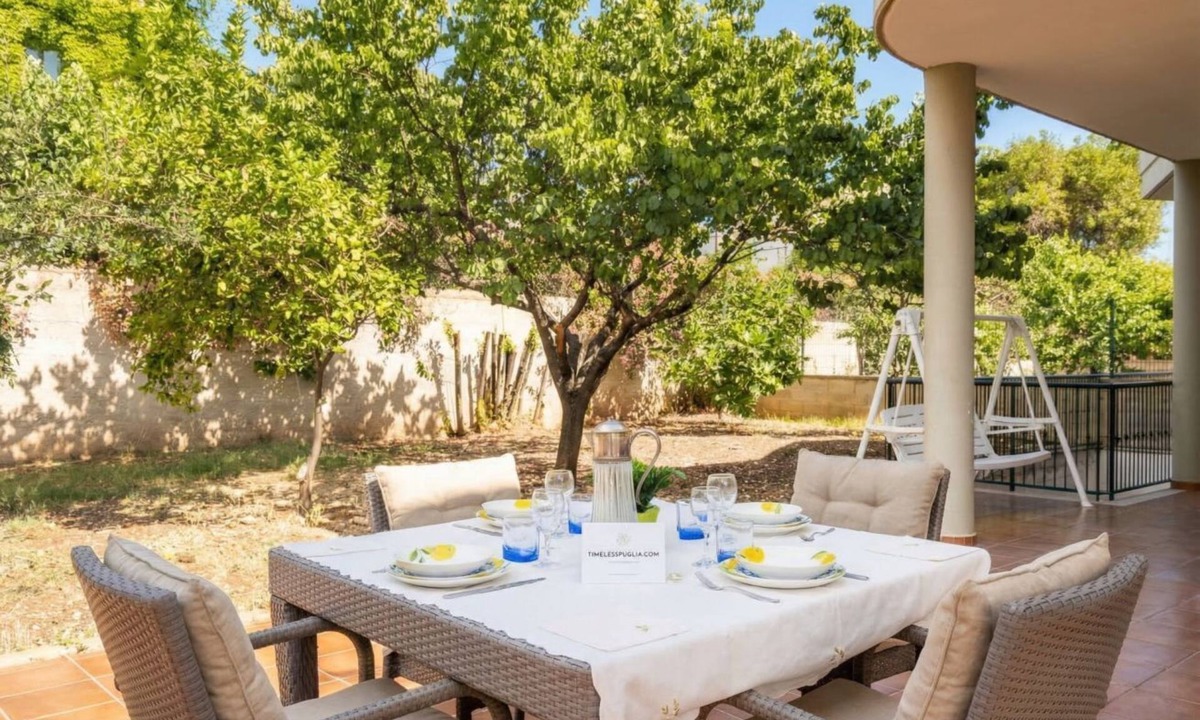 Palese Apartment | Elisa - Beach House with 3 Bedrooms and Private Garden