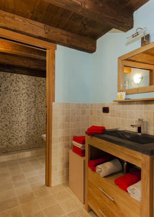 La Salle Apartment | Emilio Apartments