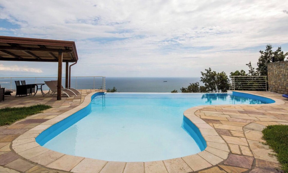 Salerno Apartment | Escape Esclusivo a Salerno,Villa Samurai con Terrazza Vista Golfo e Relax Totale