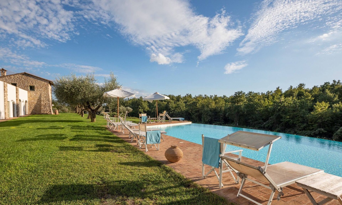 Vagli Villa | Estate in the heart of Umbria. Villa with 6 rooms, infinity pool and SPA