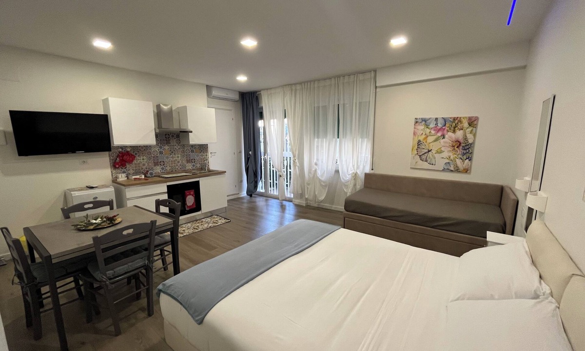 Rione Alto Bed & Breakfast | F.ROOMS NAPOLI VIA SEMENTINI