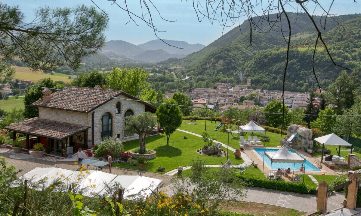Furlo House | Family Cottage in Cagli with Pool