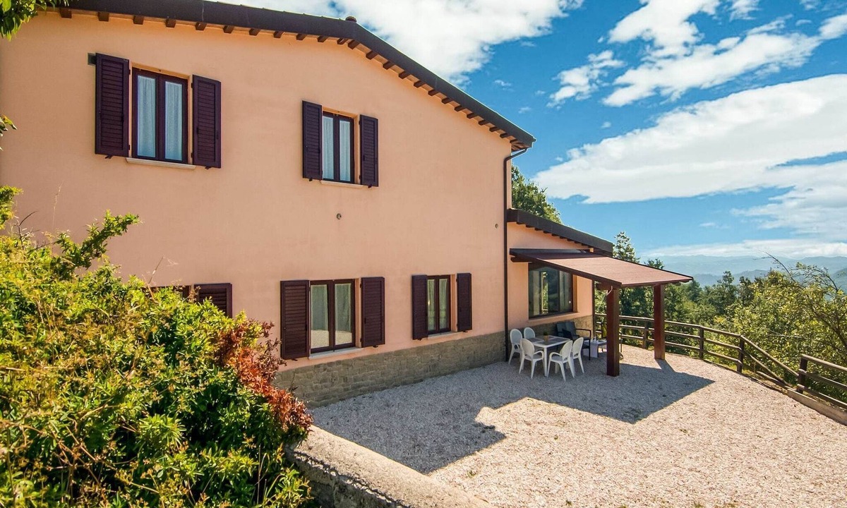 Apecchio House | Farmhouse in Marche with Panoramic Views
