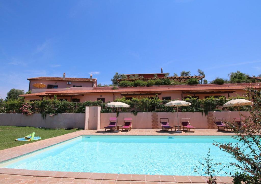 Montalto di Castro House | Farmhouse in Montalto near Sandy Beach