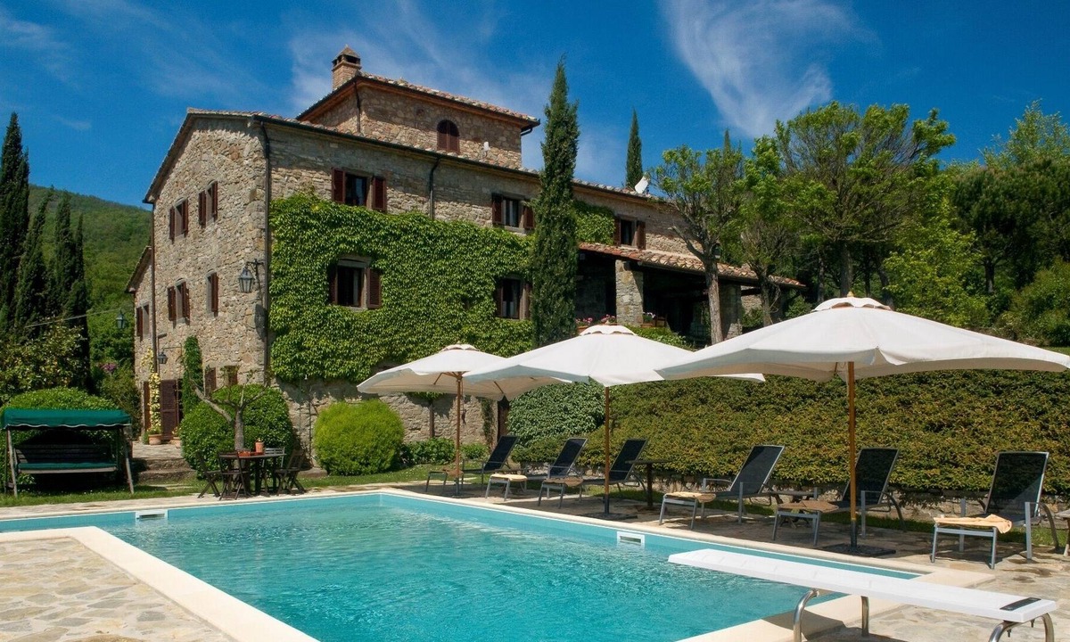 Bivio Lugnano Villa | Farmhouse Fonte Vecchia - Sleeps 8 with breathtaking views & Private Pool