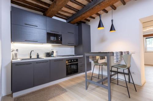 Ferro di Cavallo Apartment | Fede Urban Flat - Posto auto e Metro - ItalyWeGo