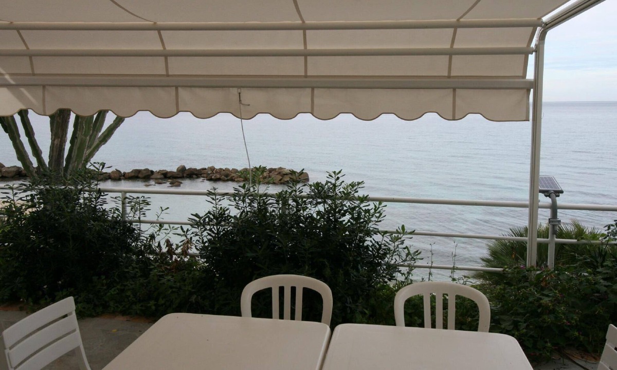 Pizzo House | Flat 'Laura' with water view