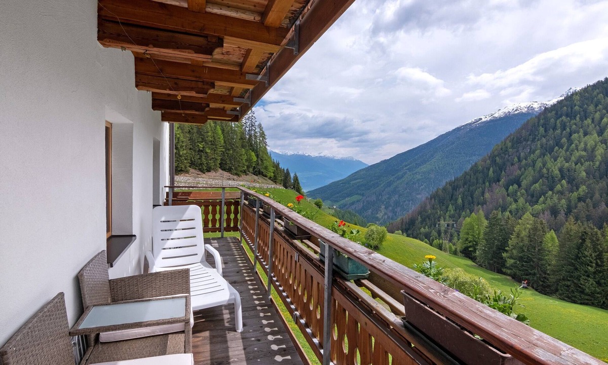 Stelvio Apartment | 'Fragges Spuldra' Apartment with Mountain View, Balcony and Wi-Fi