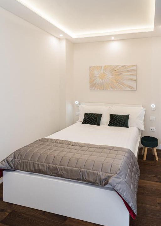 Rione III Colonna Apartment | Frattina 35