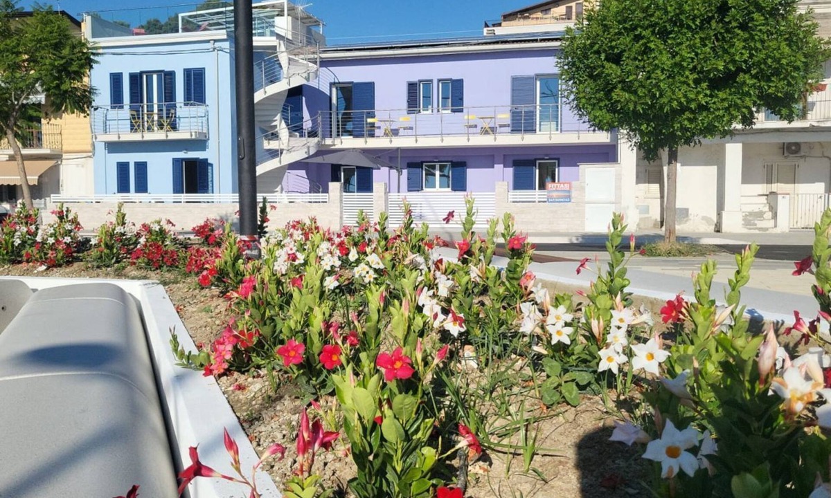 Marina Apartment | Fronte mare Alba chiara - piano terra sx