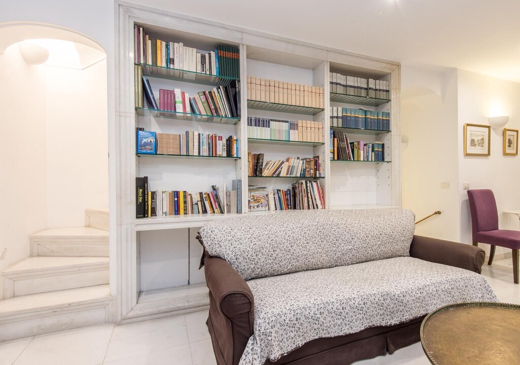 Rione VII Regola Apartment | Giulia Penthouse Apartment
