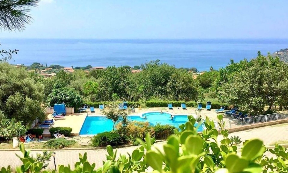 Santa Maria Apartment | Gorgeous apartment in Ricadi with WiFi