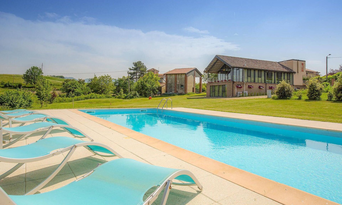 Fortunago House | Gorgeous home in Fortunago with sauna