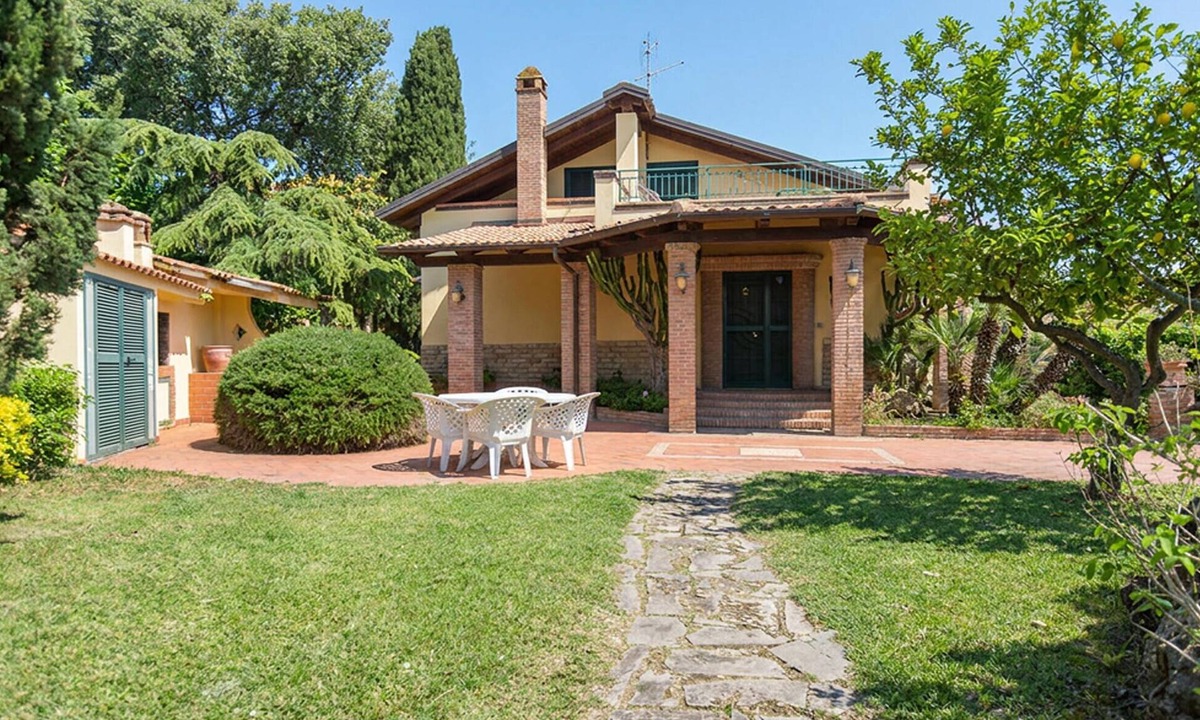 Paestum House | Gorgeous home in Paestum with WiFi
