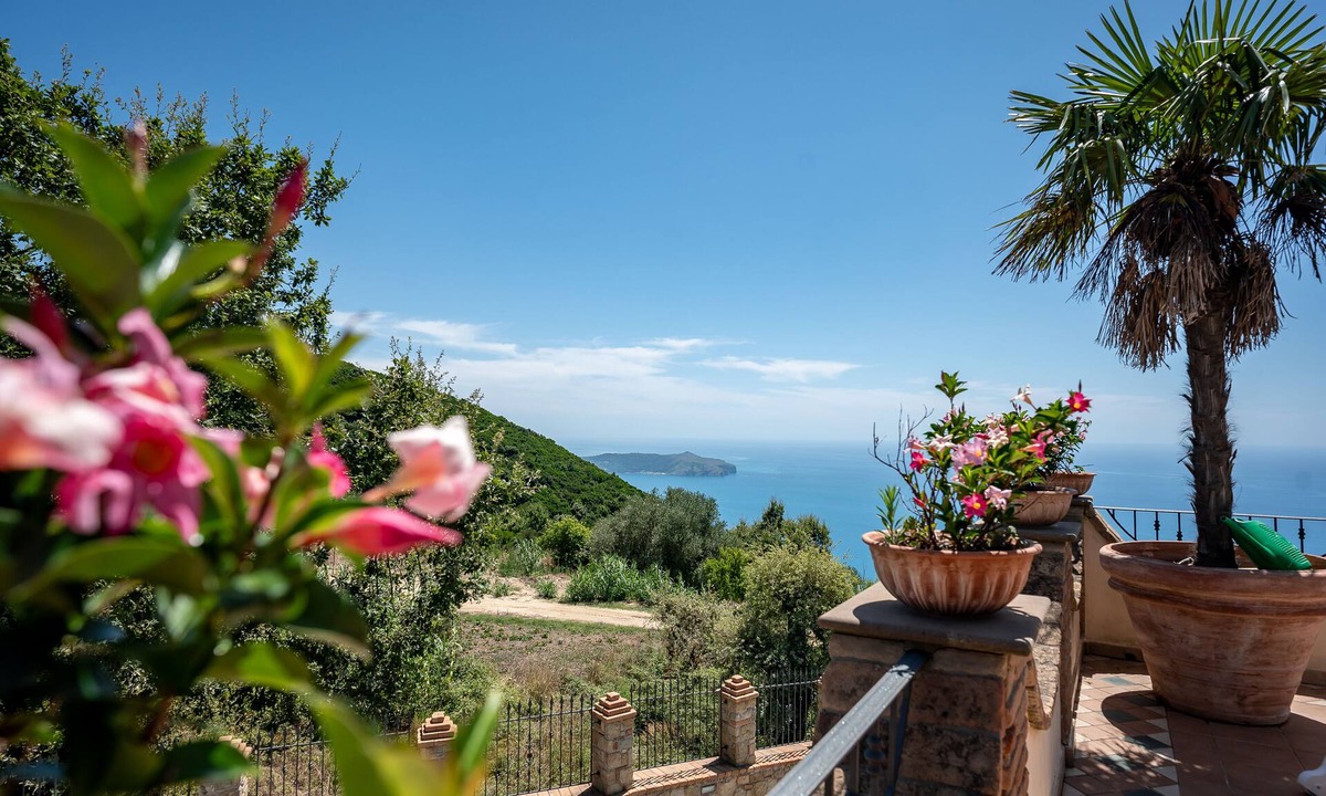 Pisciotta Villa | Grandma Angela's villa sea view
