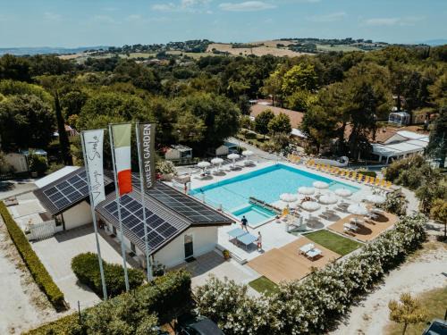 Sirolo Resort | Green Garden Village con piscina, spiaggia riservata e parcheggio