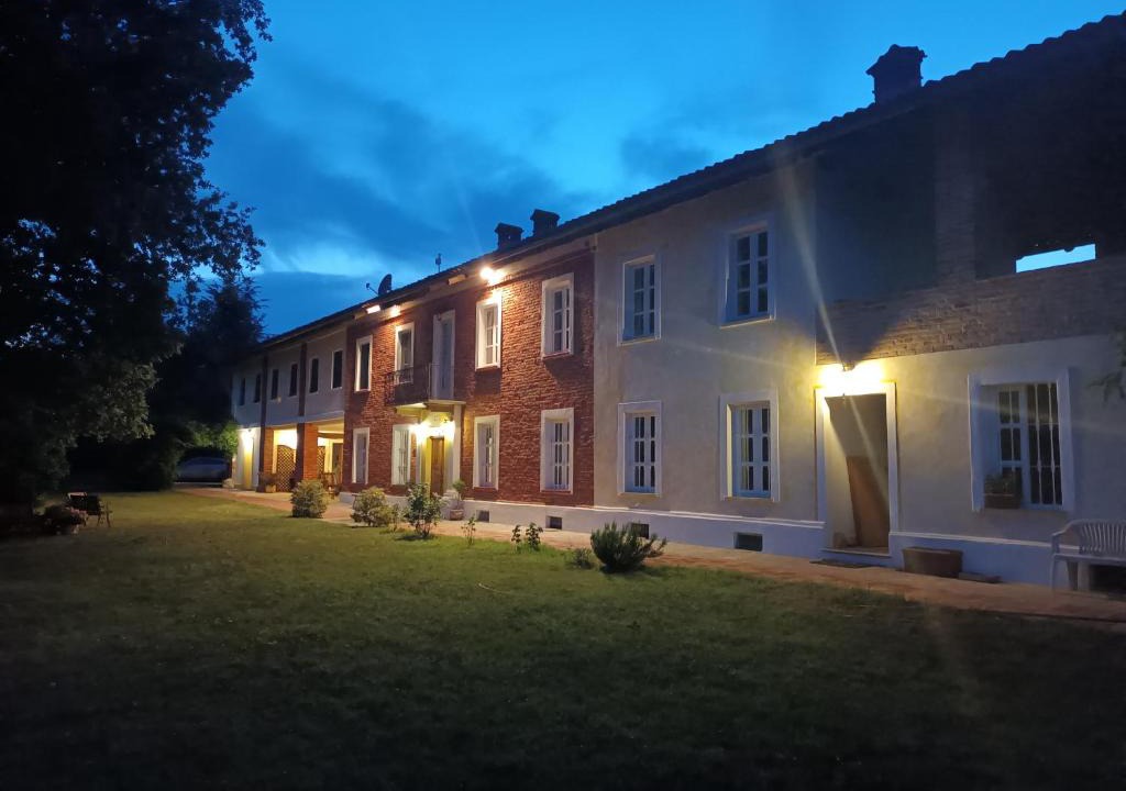 Tigliole Apartment | Guest House La Carolina