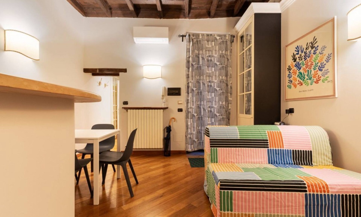 Ticinese Apartment | GuestHost - Cozy and comfortable 67 square meters apartment, perfect for five people, located on the first floor of a building (NO elevator).The property is just steps from Milan's Policlinico Hospital and the Crocetta (M3) and Sforza Policlinico (M4) me