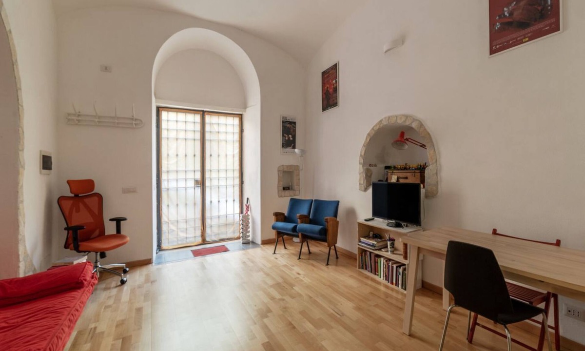 San Lorenzo Apartment | GuestHost - Cozy apartment of 60sqm, can accommodate up to 2 people, located on the ground floor of a building with private entrance directly on the street.The property is located in the San Lorenzo area, a district renowned for its bars and nightlife.If