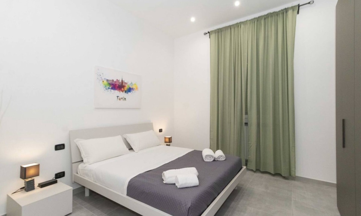 San Donato - Campidoglio Apartment | GuestHost - Elegant 58m2 apartment that can accommodate up to 4 people located on the mezzanine floor of an elegant building. The property is located in the Cit Turin district a few steps from the M1 Bernini metro which connects the two stations, Porta N