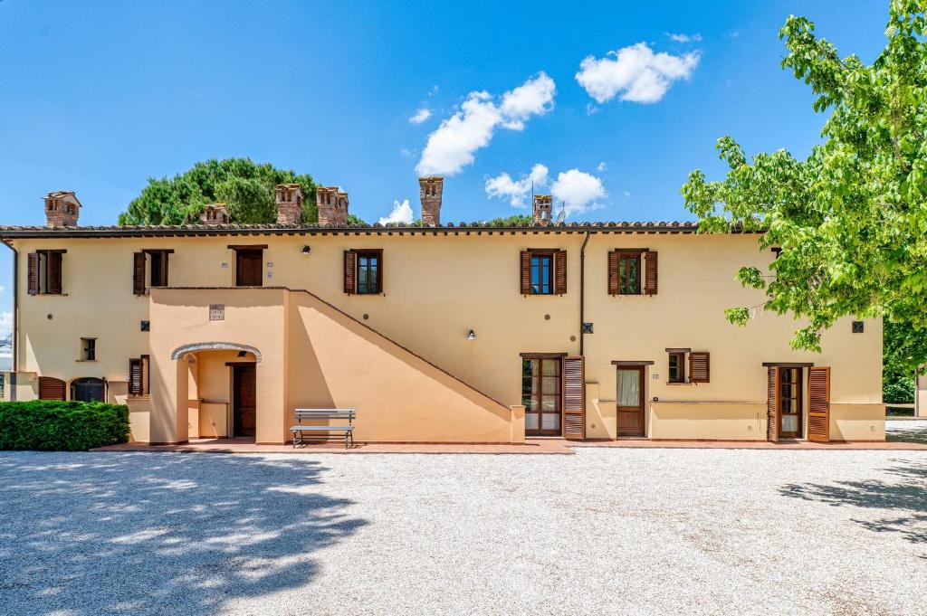 San Martino in Campo Apartment | GuestHost - Il Casale dei Gelsi - 7 Apartments with Pool & Garden