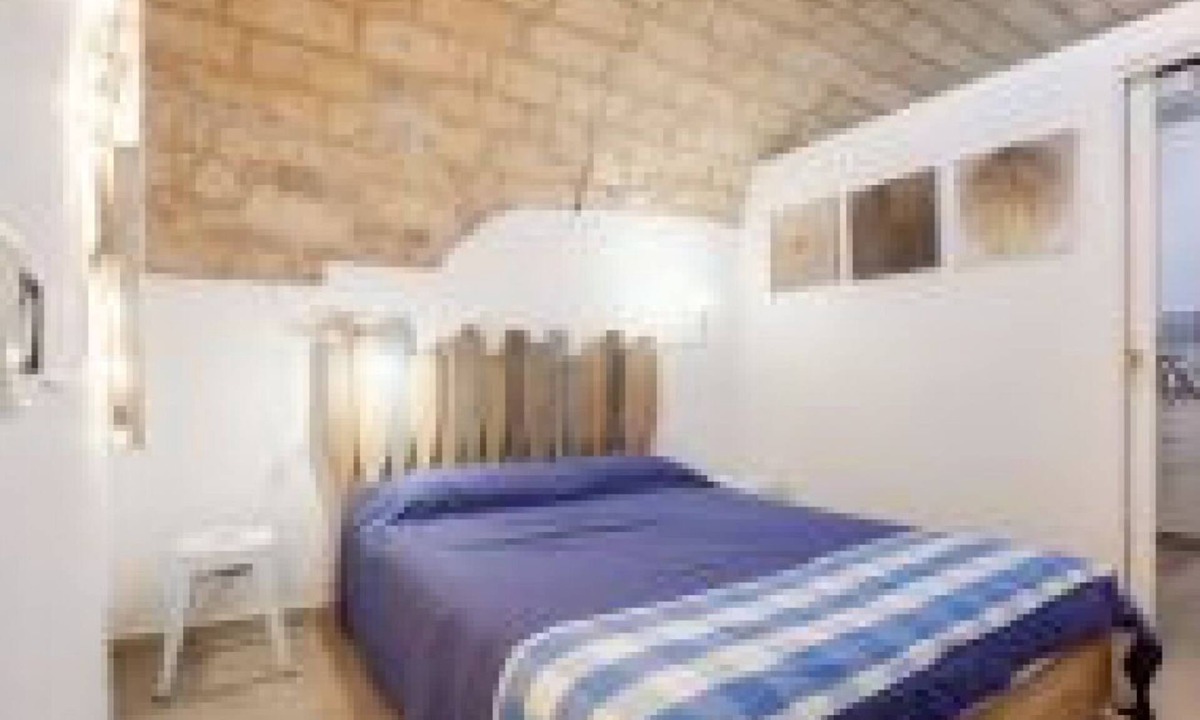Old Town Apartment | GuestHost - La Casuccia x2 a step from the Basilica S. Nicola
