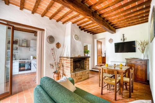 Castiglione del Lago Apartment | GuestHost - Le Spighe - Charming Apt with Communal Pool and Air Conditioning