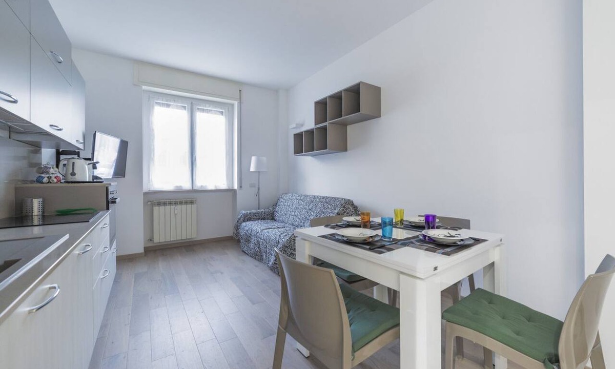 Navigli Apartment | GuestHost - NEW! Bright APT with balcony! With WIFI & A/C!