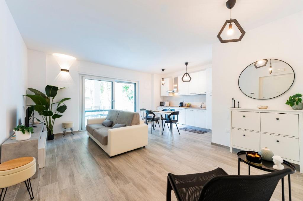 Francavilla al Mare Apartment | GuestHost - Seaside Exclusive Retreat with Balconies & Parking