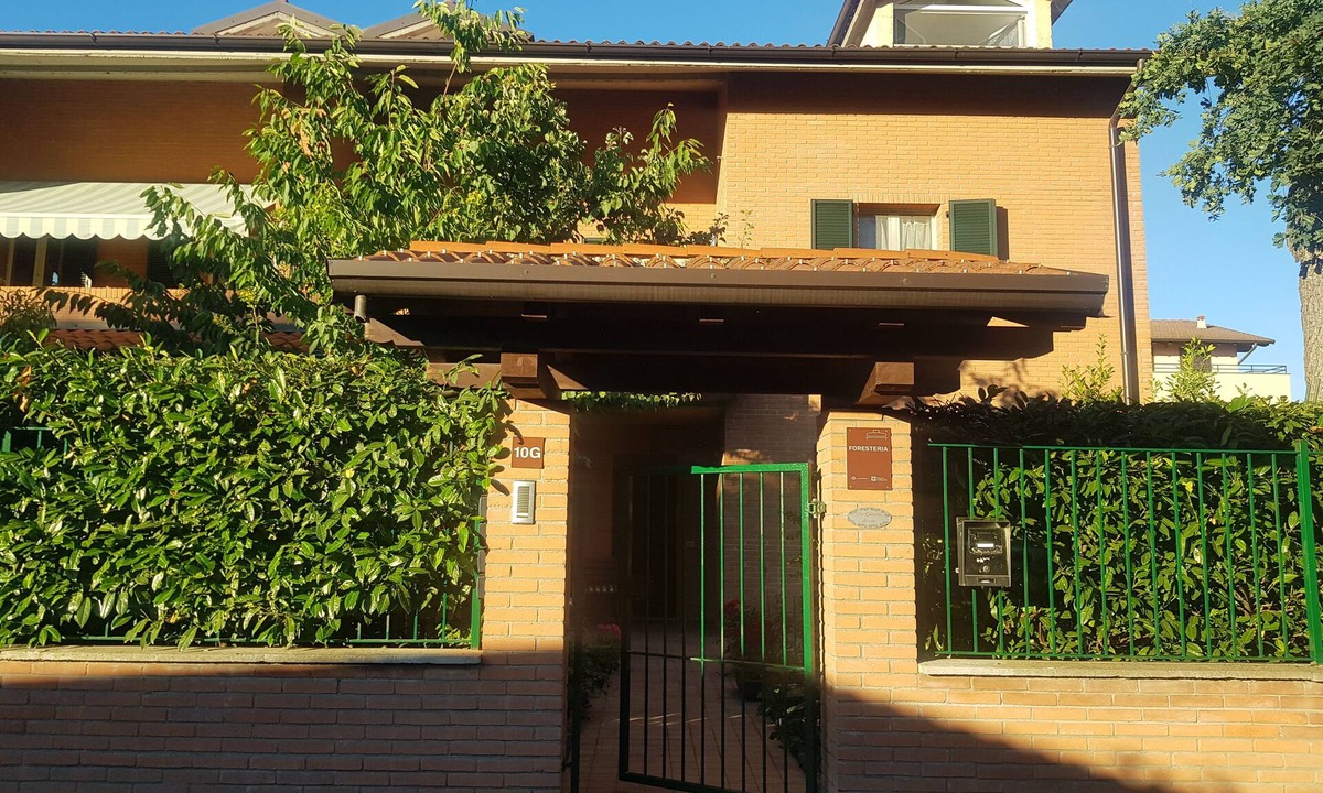 Trivolzio House | Guesthouse "La Quercia Fiorita " accommodation bright villa