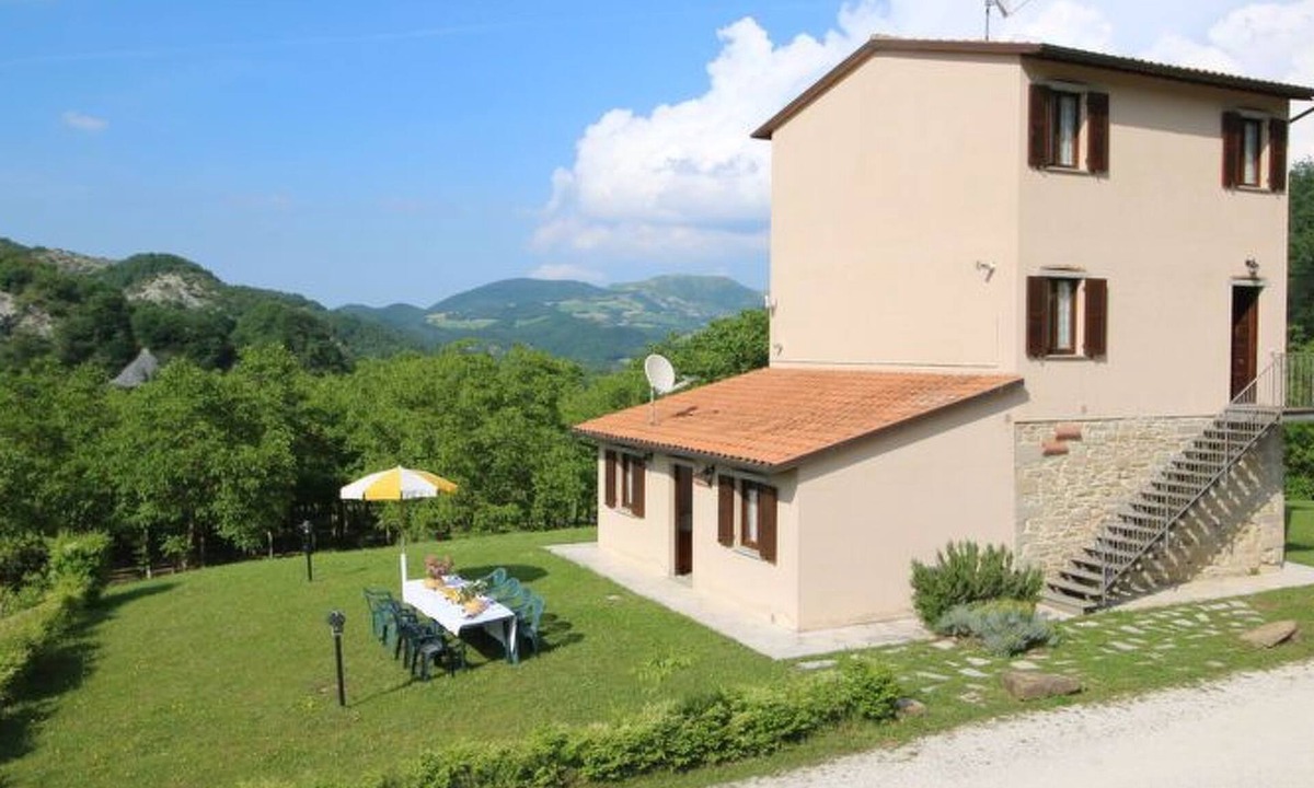 Apecchio House | Haus für 11 Erwachsene und 9 Kinder in Apecchio by Interhome