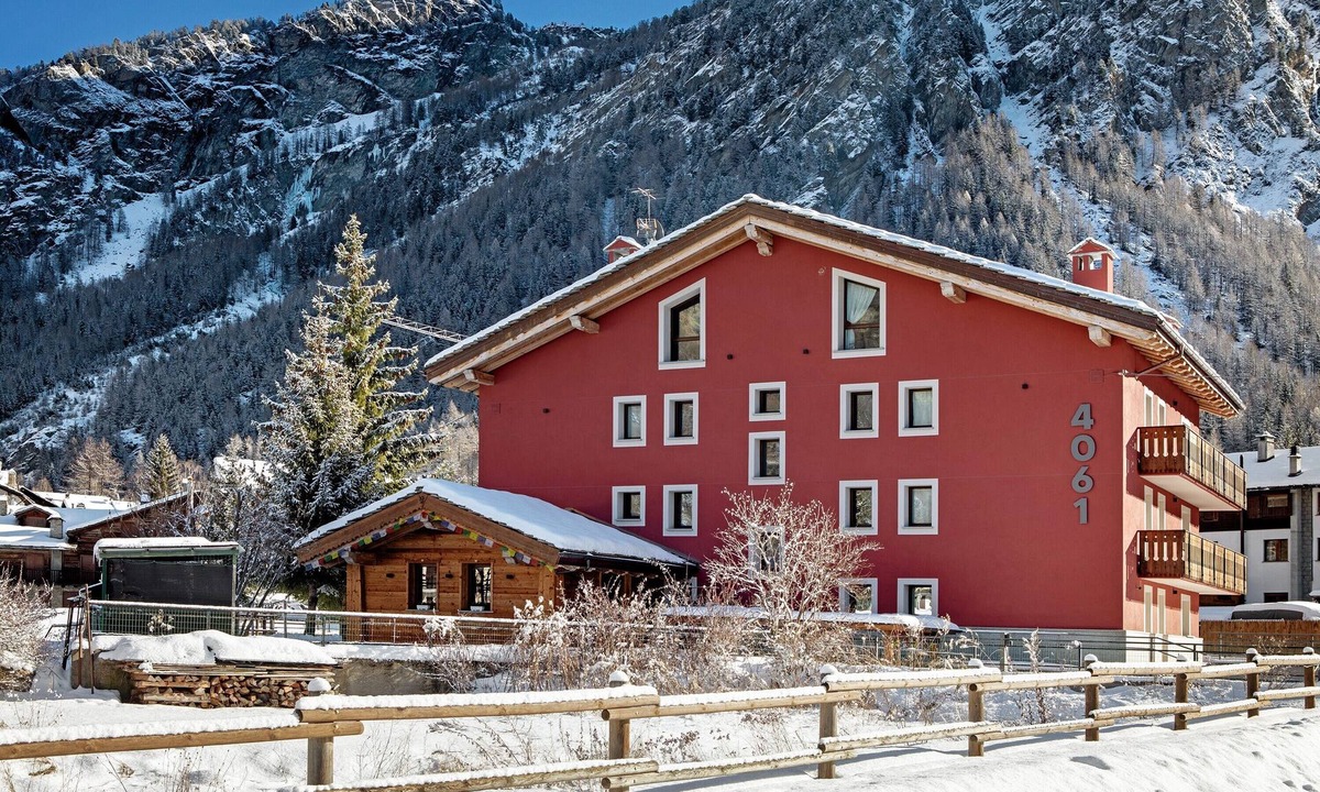 Cogne Apartment | Herbetet 4061 Maison Gerard: Mountain View, Shared Garden, Wi-Fi, Balcony, Parking