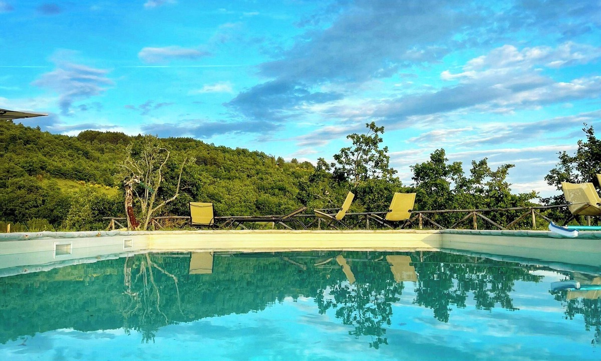 Monte Santa Maria Tiberina House | Historic farmhouse with panoramic pool