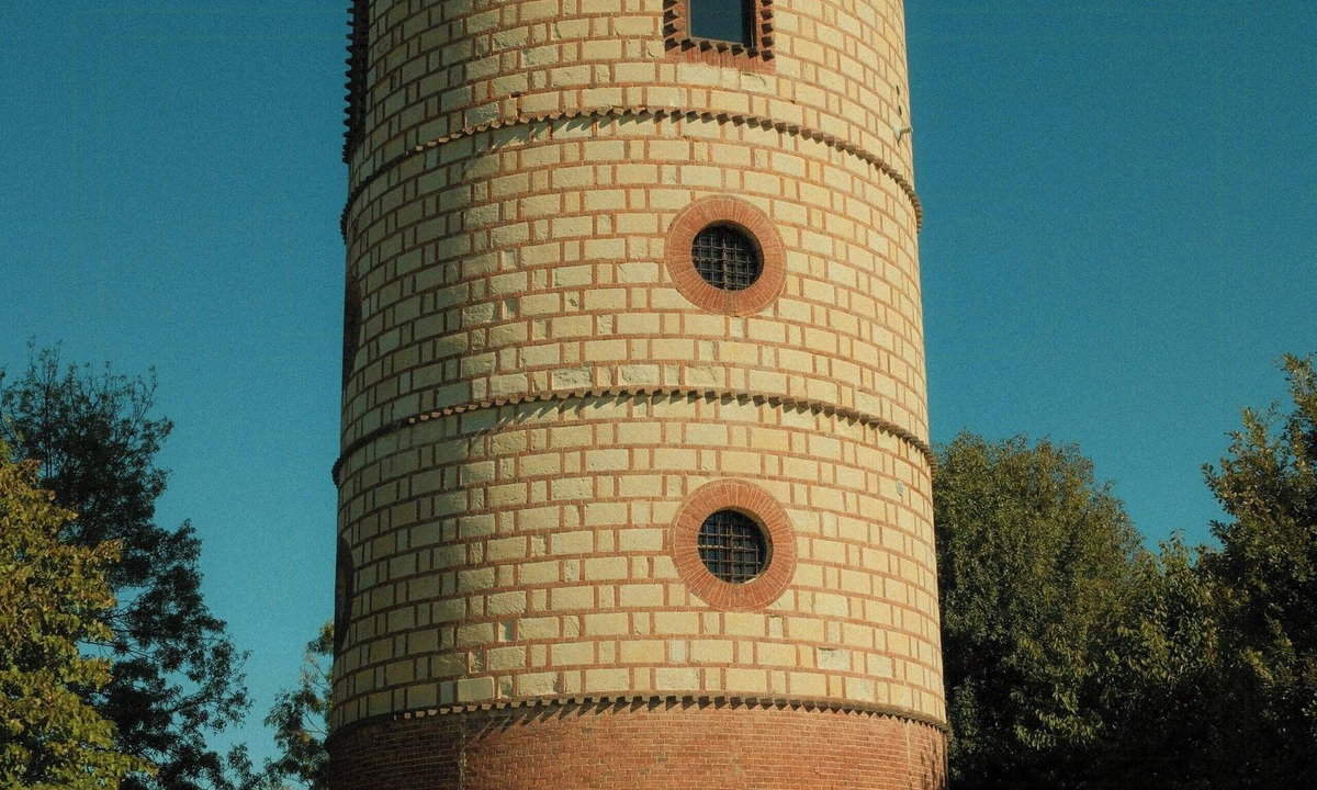 Rosignano Monferrato House | Historic tower with Monferrato views