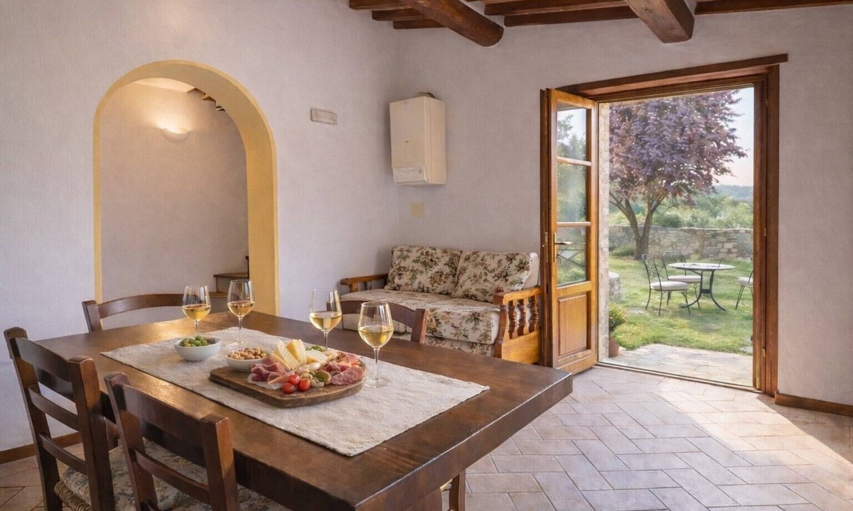 Lisciano Niccone House | Holiday Apartment 'Pugnano Alto - Tabacco' with Shared Pool, Private Terrace and Wi-Fi