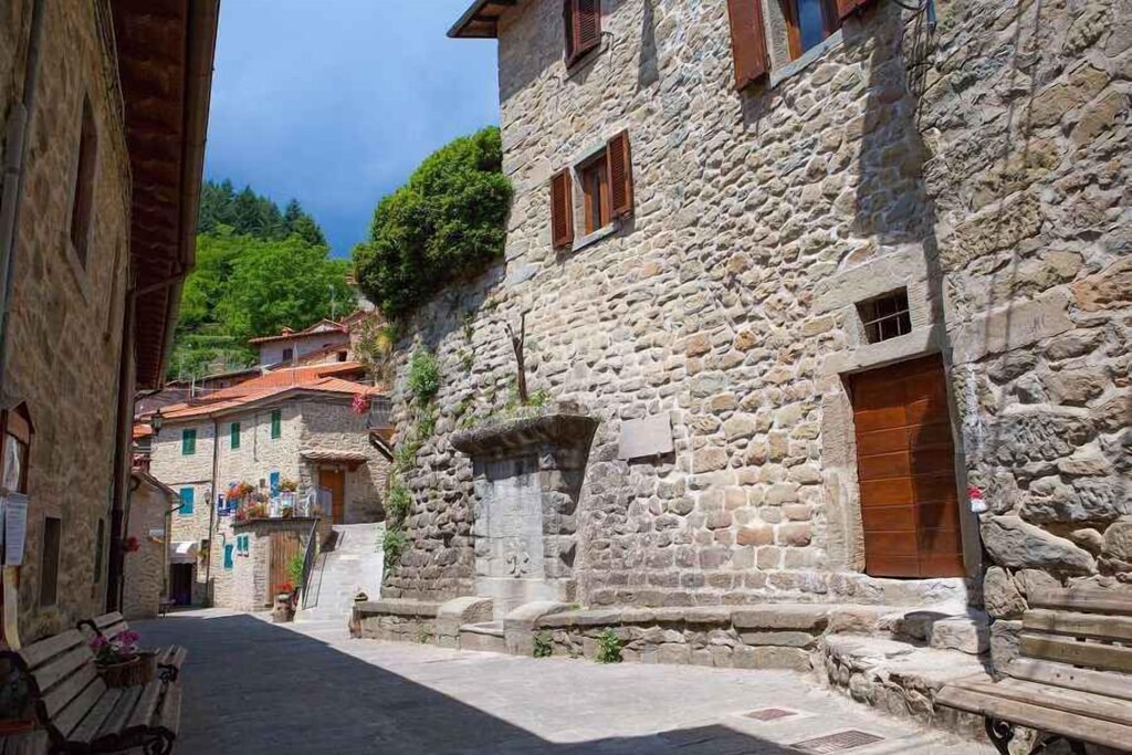 Raggiolo Apartment | Holiday apartment in the medieval old town