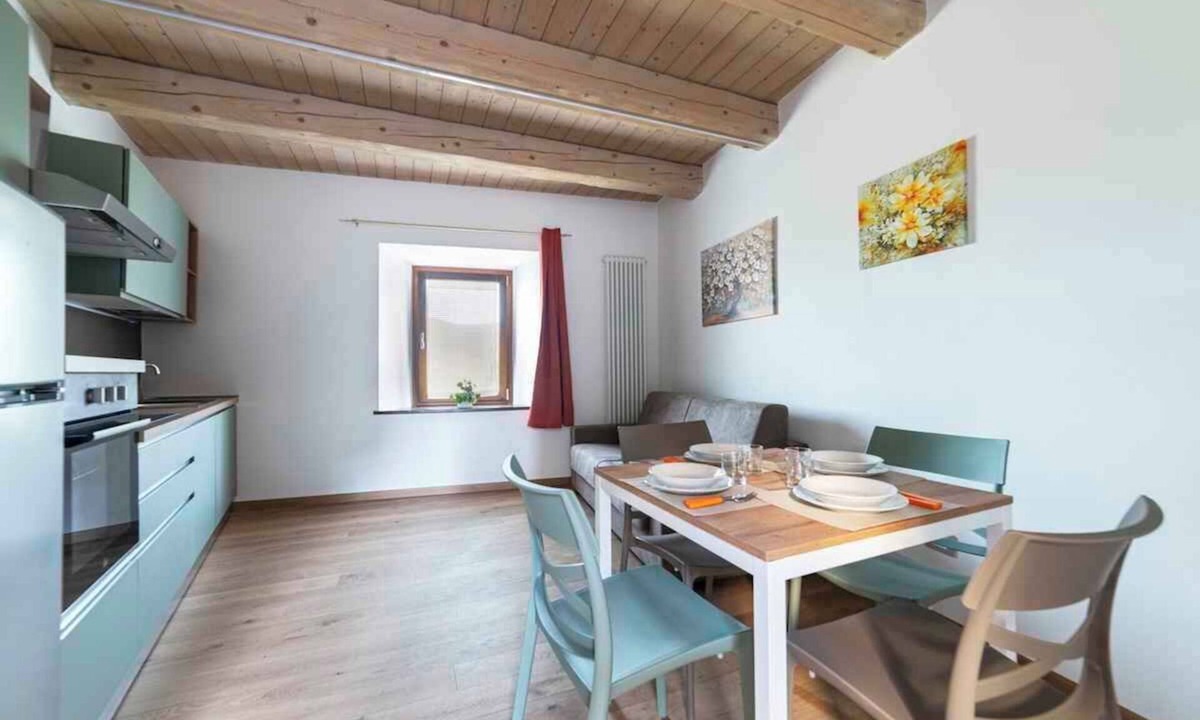 Fabriano House | Holiday cottage with terrace